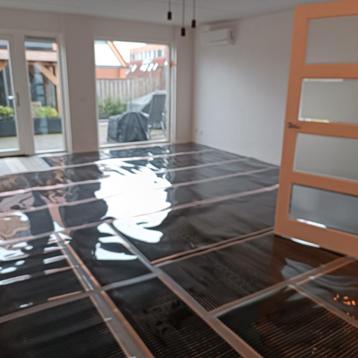 Proffesionele installateur voor elektrische vloerverwarming beschikbaar voor biedingen