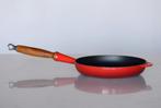 ✅ Koekenpan LE CREUSET 22 rood emaille, Gebruikt, Gietijzer, Ophalen of Verzenden, Keramische plaat