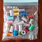 24 klosjes glitter borduurgaren, Hobby en Vrije tijd, Kaarten | Zelf maken, Ophalen of Verzenden, Zo goed als nieuw