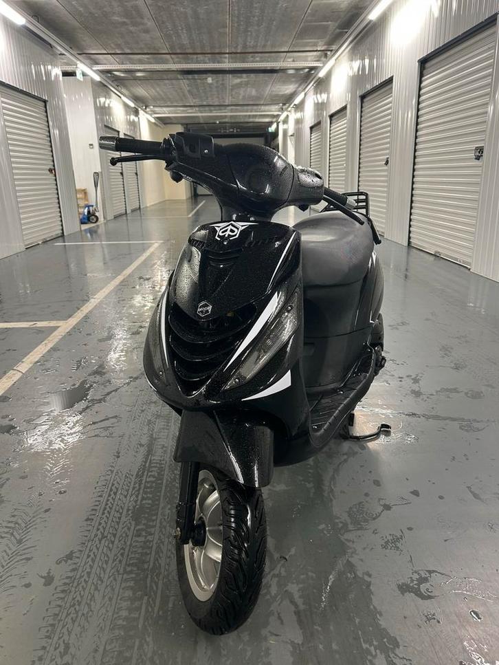 Zip 80cc, Fietsen en Brommers, Scooters | Piaggio, Zo goed als nieuw, Zip, Maximaal 45 km/u, Benzine, Ophalen