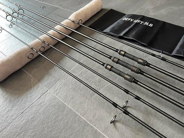 3 x Trakker Defy Rod 12ft 3lbs NOG ALS NIEUW!, Watersport en Boten, Hengelsport | Karpervissen, Zo goed als nieuw, Complete set