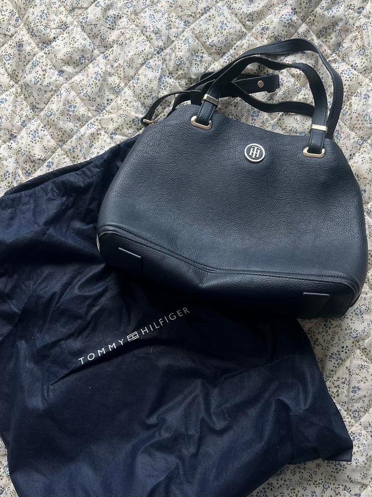 Tommy Hilfiger handtas, Sieraden, Tassen en Uiterlijk, Tassen | Damestassen, Zo goed als nieuw, Handtas, Blauw, Ophalen of Verzenden