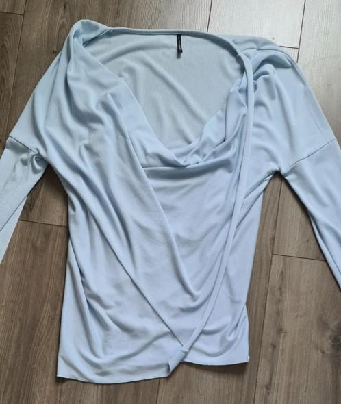 mooi overslag shirt als nieuw Freequent, Kleding | Dames, Blouses en Tunieken, Zo goed als nieuw, Maat 42/44 (L), Blauw, Ophalen of Verzenden