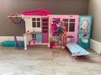 Barbie met huis (inklapbaar) en kleding, Kinderen en Baby's, Ophalen of Verzenden, Zo goed als nieuw
