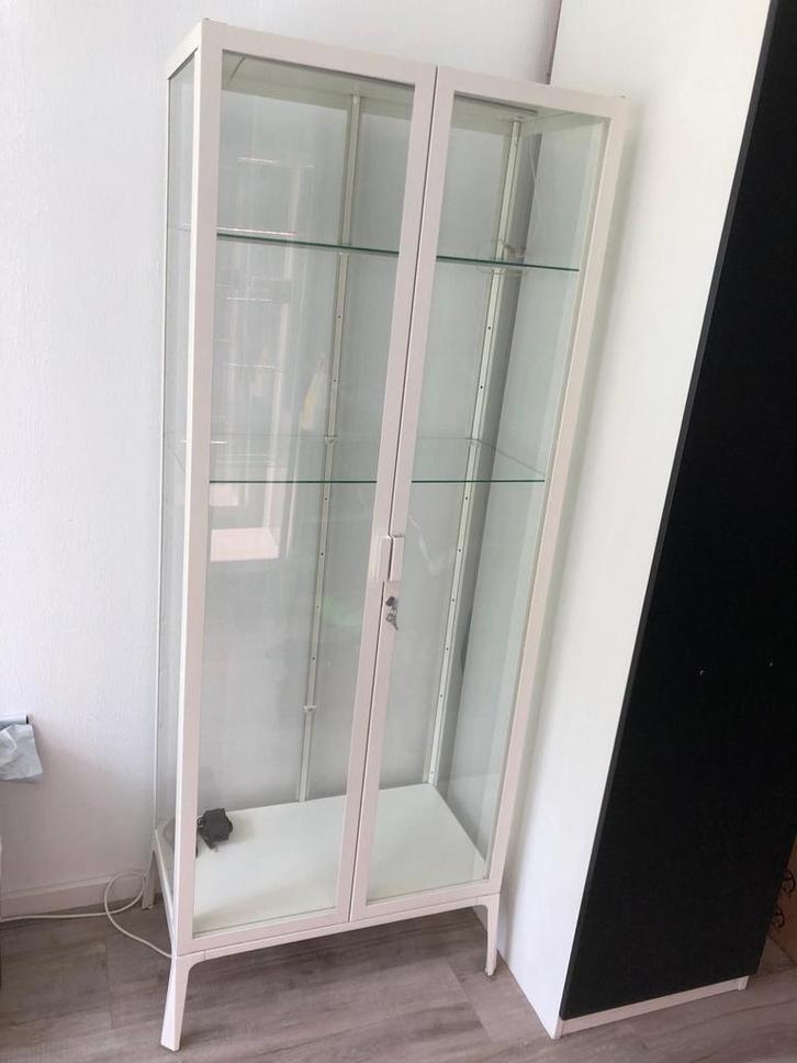 IKEA Vitrinekast met Lampen, Huis en Inrichting, Kasten | Vitrinekasten, Zo goed als nieuw, 150 tot 200 cm, 50 tot 100 cm, 25 tot 50 cm