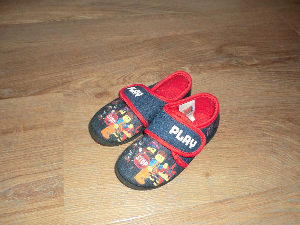 Lego pantoffels met harde zool, maat 25/26, in goede staat!, Lego Wear, Jongen of Meisje, Overige typen, Ophalen of Verzenden