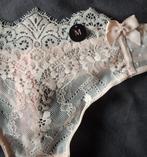 NIEUW zalm kleurige string met kant / met kaartje mt M, Hunkemöller, Ophalen of Verzenden, Overige kleuren, String