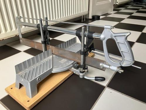 Fijne stabiele verstekzaag in goede staat - Zie foto’s, Doe-het-zelf en Verbouw, Gereedschap | Zaagmachines, Zo goed als nieuw