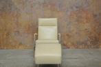 ZGANieuw witte leren Leolux Helical design fauteuil + poef