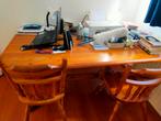 Houten tafel met twee stoelen, Gebruikt, Grenenhout, Ophalen of Verzenden, Landelijk