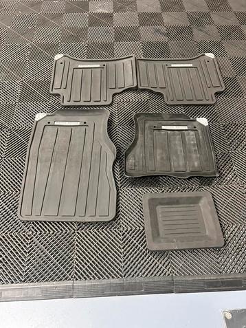 Range rover vloermattenset beschikbaar voor biedingen