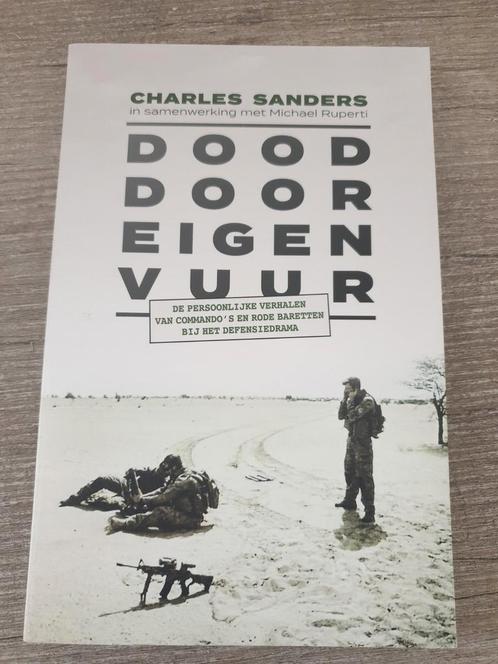Dood door Eigen Vuur - Charles Sanders, Boeken, Oorlog en Militair, Gelezen, Landmacht, 1945 tot heden, Ophalen of Verzenden