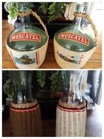 Vintage wijnflessen Moscatel groen glas riet karaffen boho, Ophalen of Verzenden