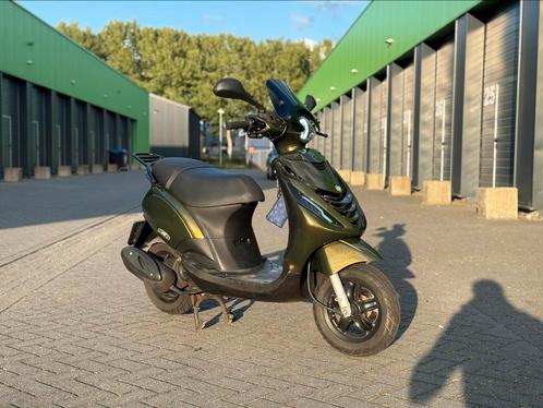 Piaggio zip 50cc brom, Fietsen en Brommers, Scooters | Piaggio, Zo goed als nieuw, Zip, Ophalen