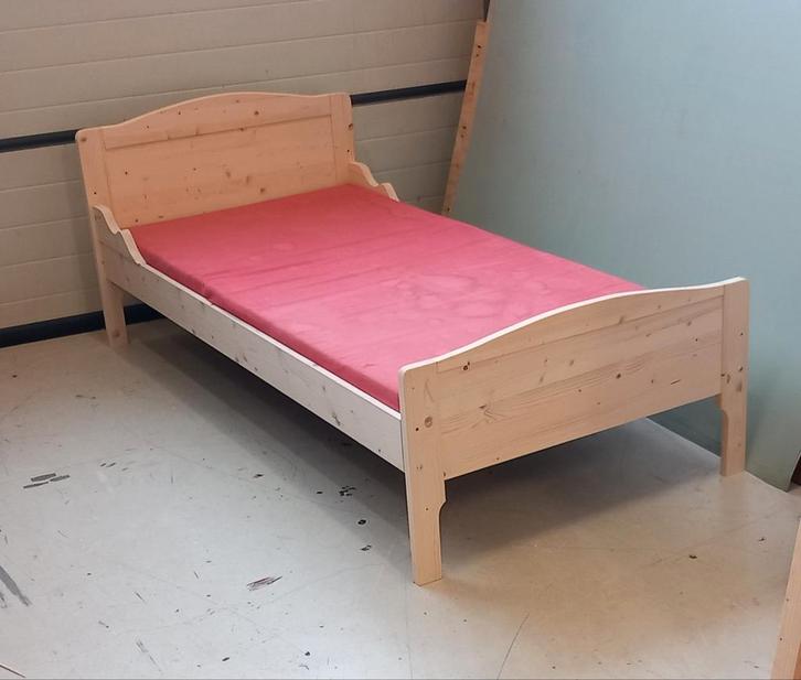 Bed Rosa luxe 90x200, Kinderen en Baby's, Kinderkamer | Bedden, Nieuw, 180 cm of meer, 85 tot 100 cm, Lattenbodem, Matras, Ophalen