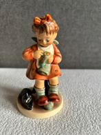 Goebel Hummel moeders helper 887, Ophalen of Verzenden, Zo goed als nieuw, Hummel