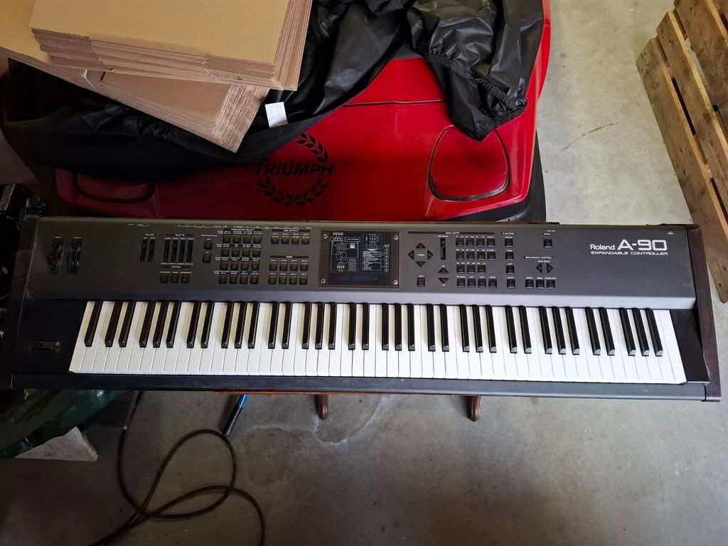 Roland A90 piano / master keyboard, Muziek en Instrumenten, Piano's, Ophalen, Gebruikt, Zwart, Digitaal
