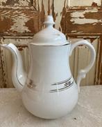 P. Regout / Brocante koffiepot & borden wit met gouden rand, Antiek en Kunst, Antiek | Servies los, Ophalen of Verzenden