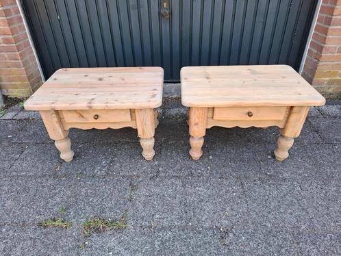 2 lichtbruine massief houten bijzettafeltjes met 1 lade, Huis en Inrichting, Tafels | Bijzettafels, Gebruikt, Rechthoekig, Minder dan 45 cm