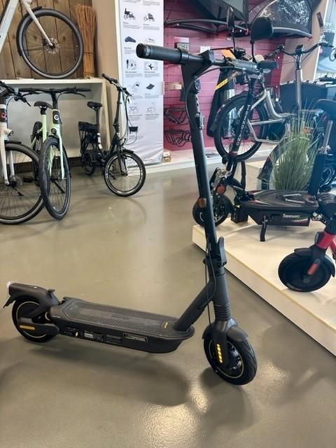 Segway Ninebot Kickscooter MAX G2 E uit voorraad €759, Fietsen en Brommers, Steps, Nieuw, Elektrische step (E-scooter), Ophalen of Verzenden