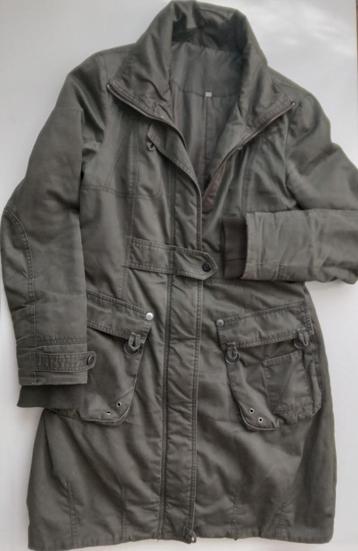 Legergroene, gewatteerde jas, maat M, getailleerd beschikbaar voor biedingen