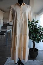 Beige/crème, lange maxi-jurk minimalistisch, elegant mt S, Beige, Ophalen of Verzenden, Zo goed als nieuw, Monki