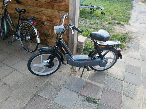 Vespa Ciao met kenteken loopt goed (si bravo citta), Fietsen en Brommers, Brommers | Vespa, Zo goed als nieuw, Ophalen