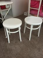 Twee witte ronde houten krukjes, Ophalen, Hout