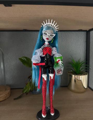 Ghouluxe ghoulia beschikbaar voor biedingen