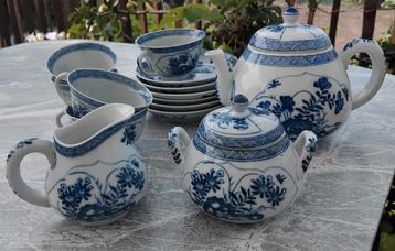 mooi blauw servies  beschikbaar voor biedingen