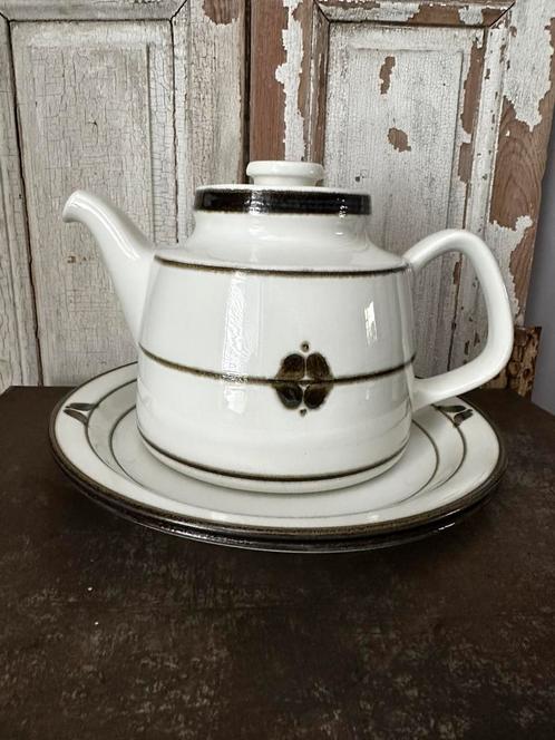 Rörstrand Nordica theepot en twee borden, Antiek en Kunst, Antiek | Servies los, Ophalen of Verzenden