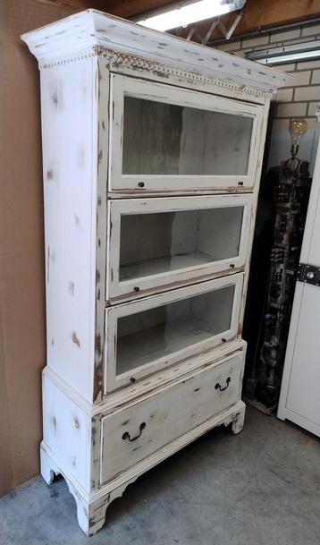 Brocante vitrinekast - keukenkast design Bob Timberlake beschikbaar voor biedingen