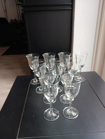Nieuwe mooie wijnglazen  11 halen is 10 betalen  1 gratis beschikbaar voor biedingen