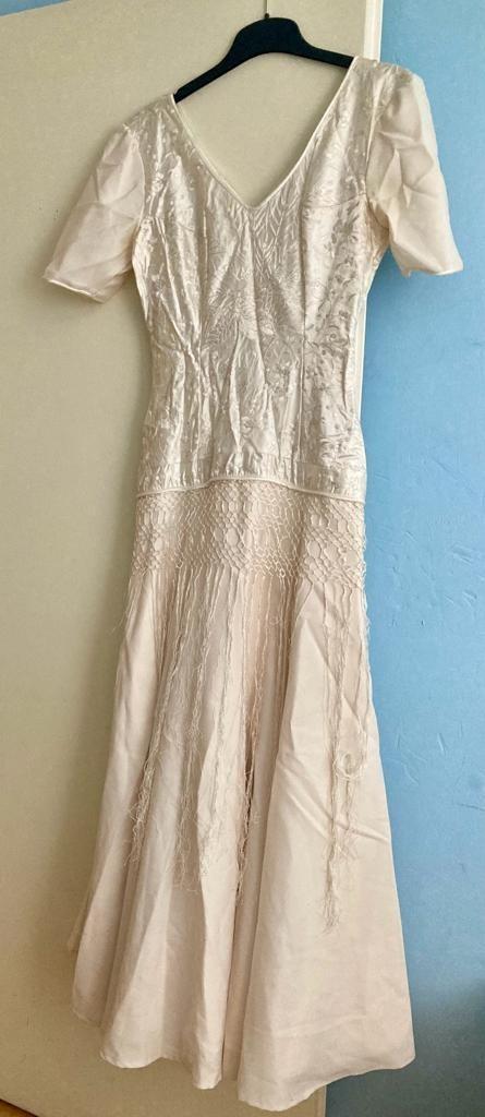 Vintage trouwjurk op maat en eigen ontwerp., Kleding | Dames, Trouwkleding en Trouwaccessoires, Zo goed als nieuw, Trouwjurk, Wit