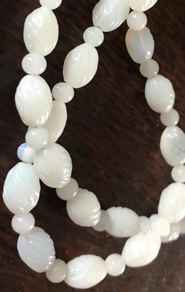 Prachtige ketting van handgesneden glazen kralen en opaliet, Sieraden, Tassen en Uiterlijk, Kettingen, Zo goed als nieuw, Steen of Mineraal
