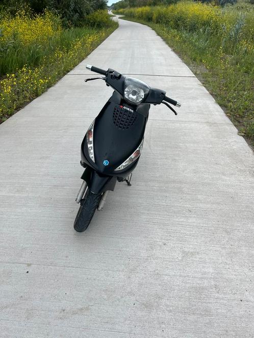 Piaggio zip 70cc, Fietsen en Brommers, Scooters | Piaggio, Zo goed als nieuw, Zip, Ophalen