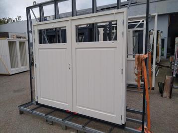 Hardhout kozijn met dubbele garage deuren  beschikbaar voor biedingen