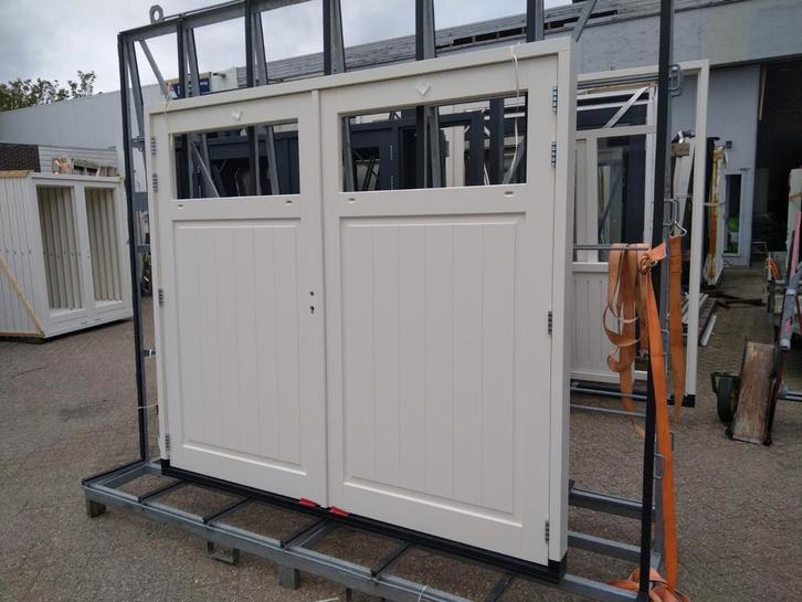 Hardhout kozijn met dubbele garage deuren, Doe-het-zelf en Verbouw, Deuren en Horren, Nieuw, Garagedeur, 215 cm of meer, 120 cm of meer
