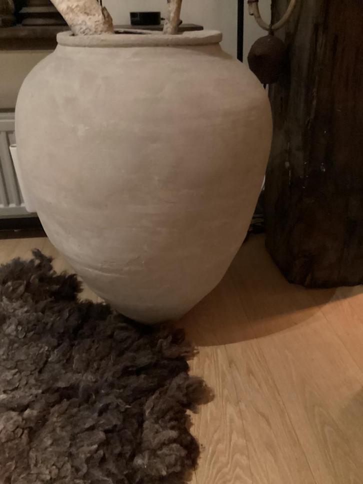 Stoere oude grote stenen kruik ( zie beschrijving), Huis en Inrichting, Woonaccessoires | Vazen, Zo goed als nieuw, Overige kleuren
