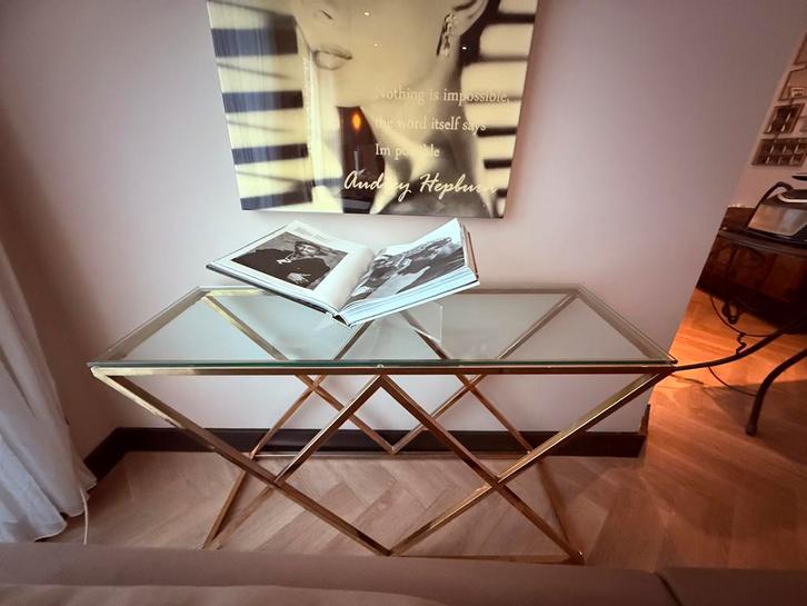 Design goud en glas massieve sidetable chic en cool, Huis en Inrichting, Tafels | Sidetables, Zo goed als nieuw, 25 tot 50 cm