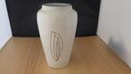 mooie witte vaas met getekende geometrische vorm, Gebruikt, Wit, Aardewerk of Porselein, Ophalen of Verzenden