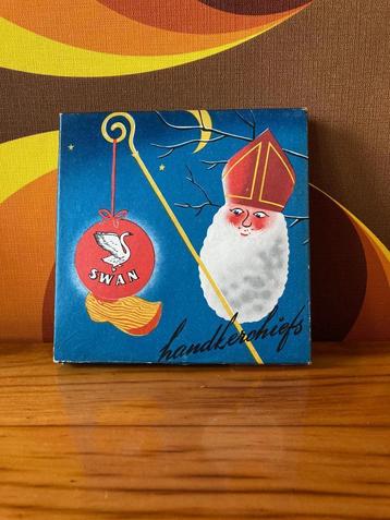 Oud doosje met Swan zakdoekjes jaren 60 Sinterklaas klomp beschikbaar voor biedingen