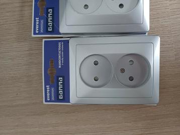 2 wandcontactdozen zilver Gamma-Everest beschikbaar voor biedingen