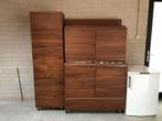 Notenhouten wandmeubel, Ophalen, 250 tot 300 cm, Gebruikt, Met deur(en)