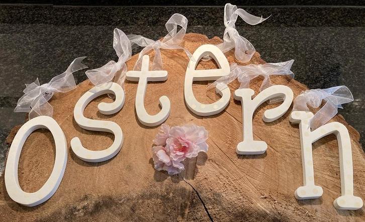 OSTERN LETTERS WIT- GEEL Nieuw, Diversen, Pasen, Nieuw, Ophalen of Verzenden