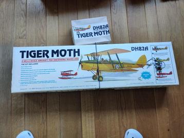 Model Aeroplane Tiger Moth Radio Control 2.25 inch  : 1 foot beschikbaar voor biedingen