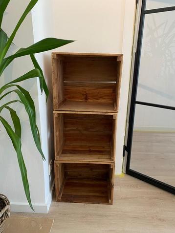 3 Sterke houten kratten beschikbaar voor biedingen