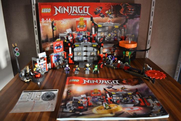 Lego Ninjago 70640 I S.O.G. hoofdkwartier Met doos + Boekje, Kinderen en Baby's, Speelgoed | Duplo en Lego, Zo goed als nieuw