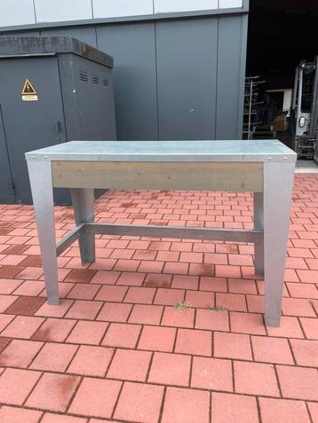 Werkbank, inpaktafel, bureau beschikbaar voor biedingen
