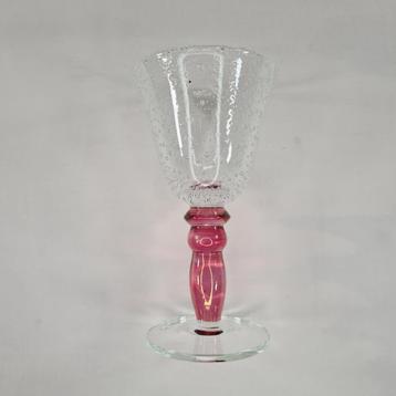 Pottery Barn Wine Goblet Blown Bubble Glass Pink Stem beschikbaar voor biedingen